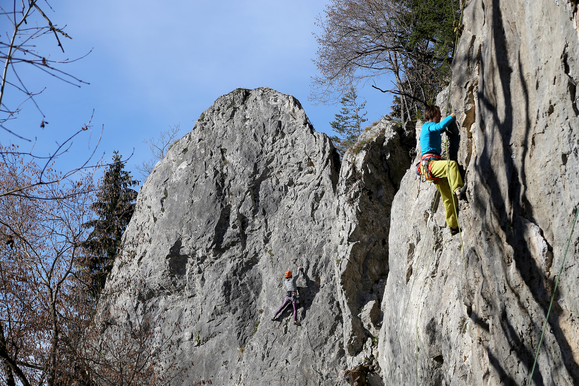Športno plezanje v plezališču Urbasova skala - Mojstrana.