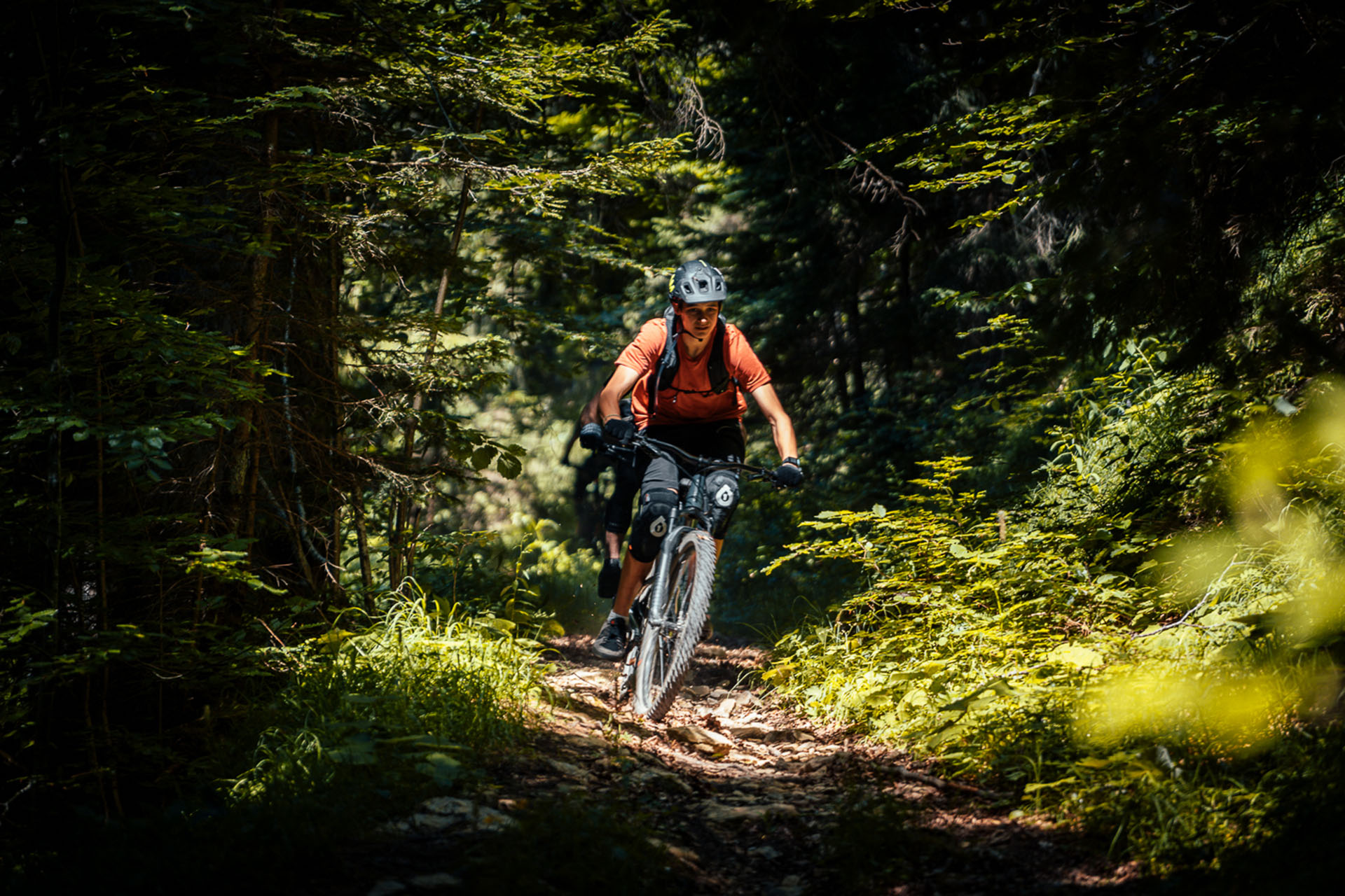 Trail spust iz ene od planin nad reko Sočo