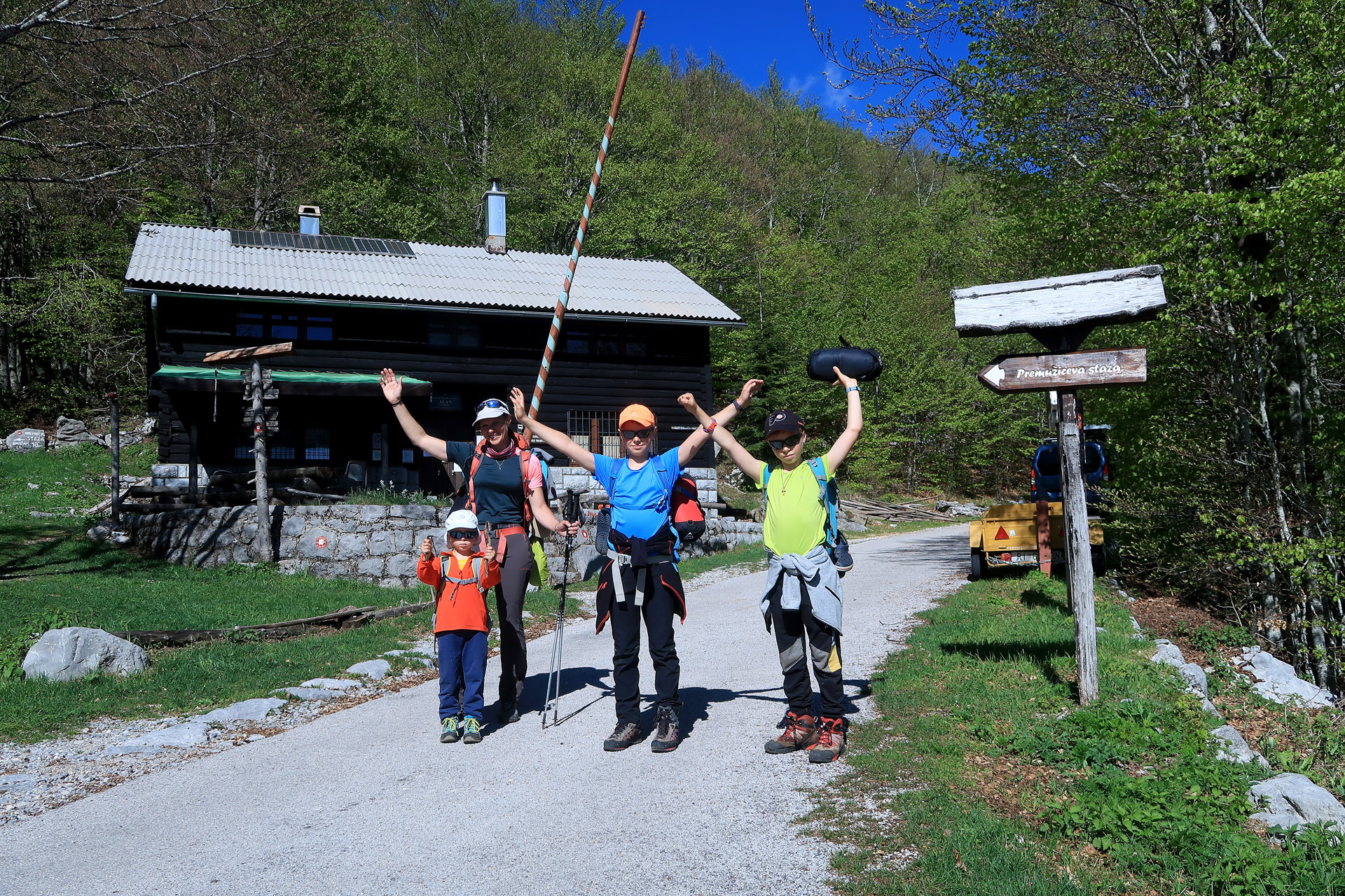 Treking po divjem Velebitu. Koča Alan