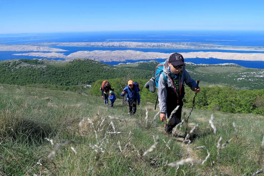 Divje kraške oblike, nori razgledi na Kvarner in vrhovi s prekrasnimi pogledi