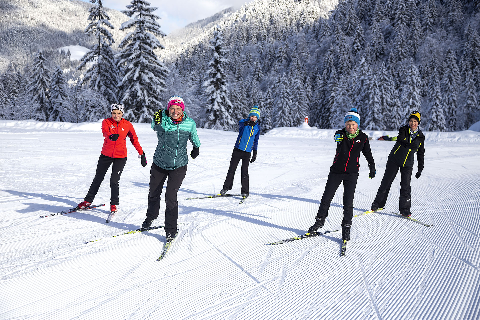 Tečaj drsalne tehnike teka na smučeh v Planici in Kranjski Gori za odrasle in družine.