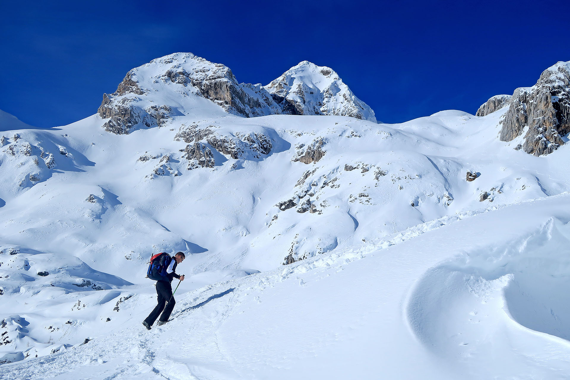 Approach to Triglav lodge in winter condition