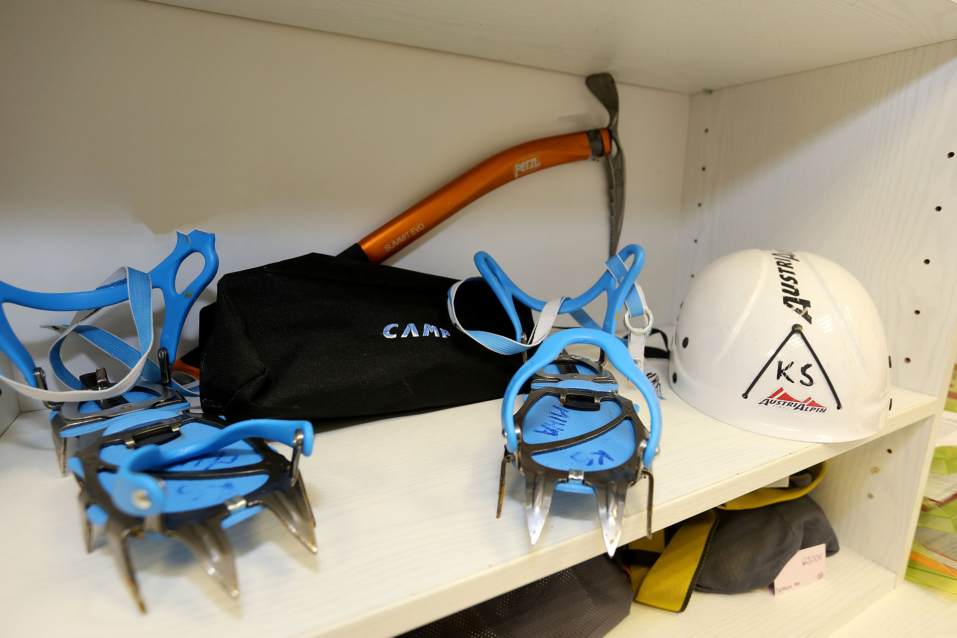 Winter mountaineering equipment rental in Mojstrana