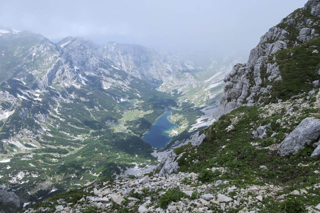 Pohodniška izkušnja v Črni gori med divjimi vršaci in prekrasno naravno okolico