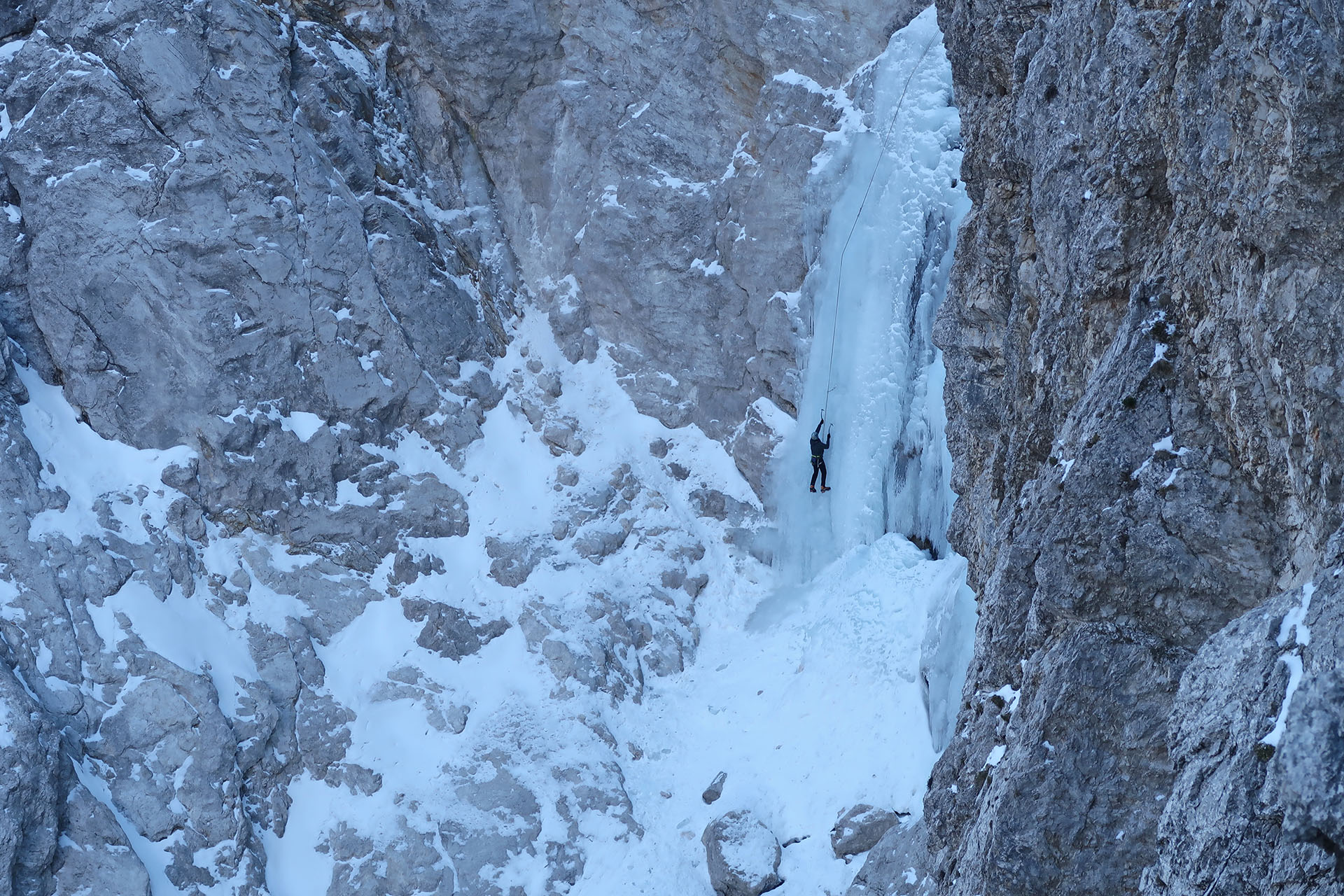 Ledno plezanje v naravnem slapu