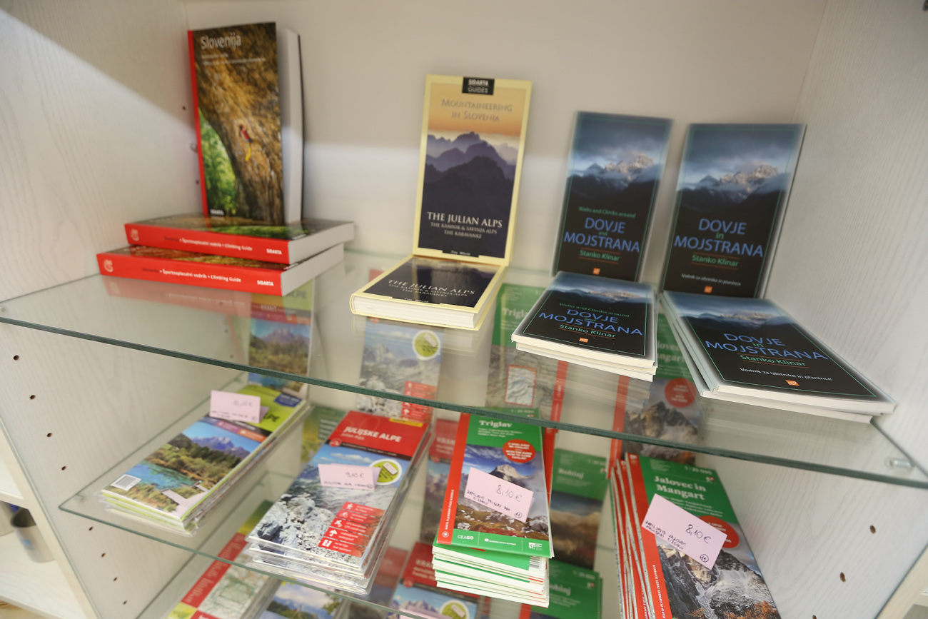 Sales of mountaineering maps and book guides in MOjstrani
