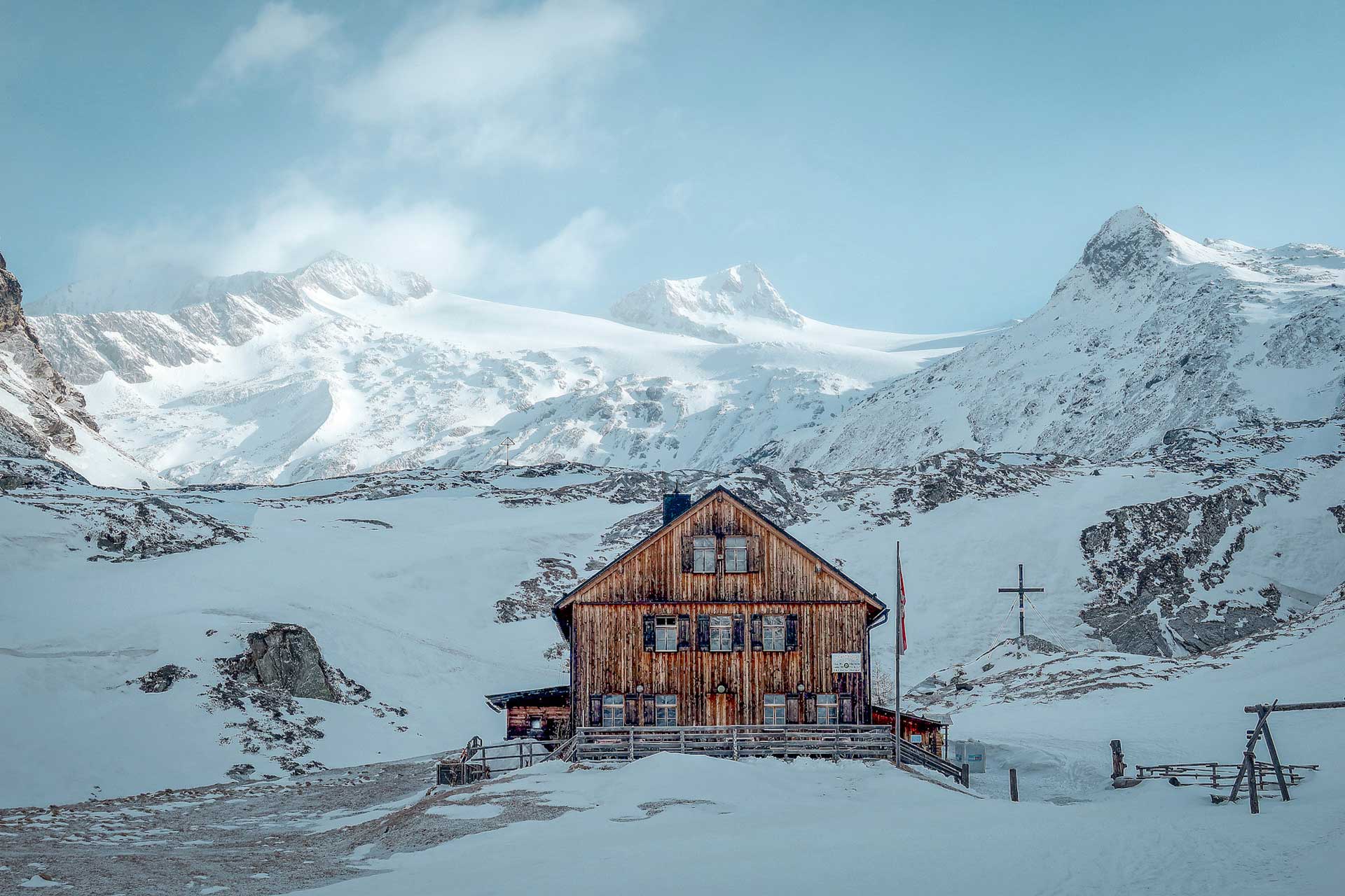 Koča Johannis hutte pod Grossvenedigerjem na prečenju Visokih Tur