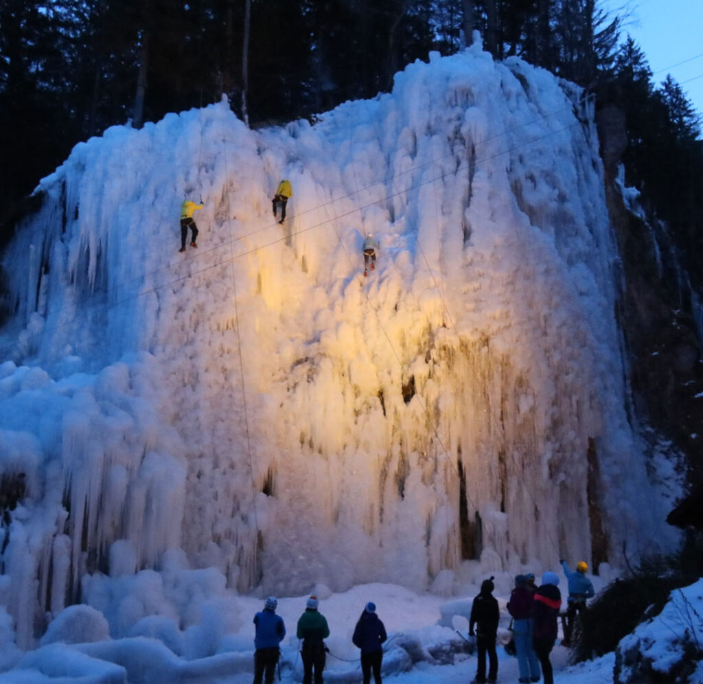 Vodene ledno plezalne ture v Kranjski Gori