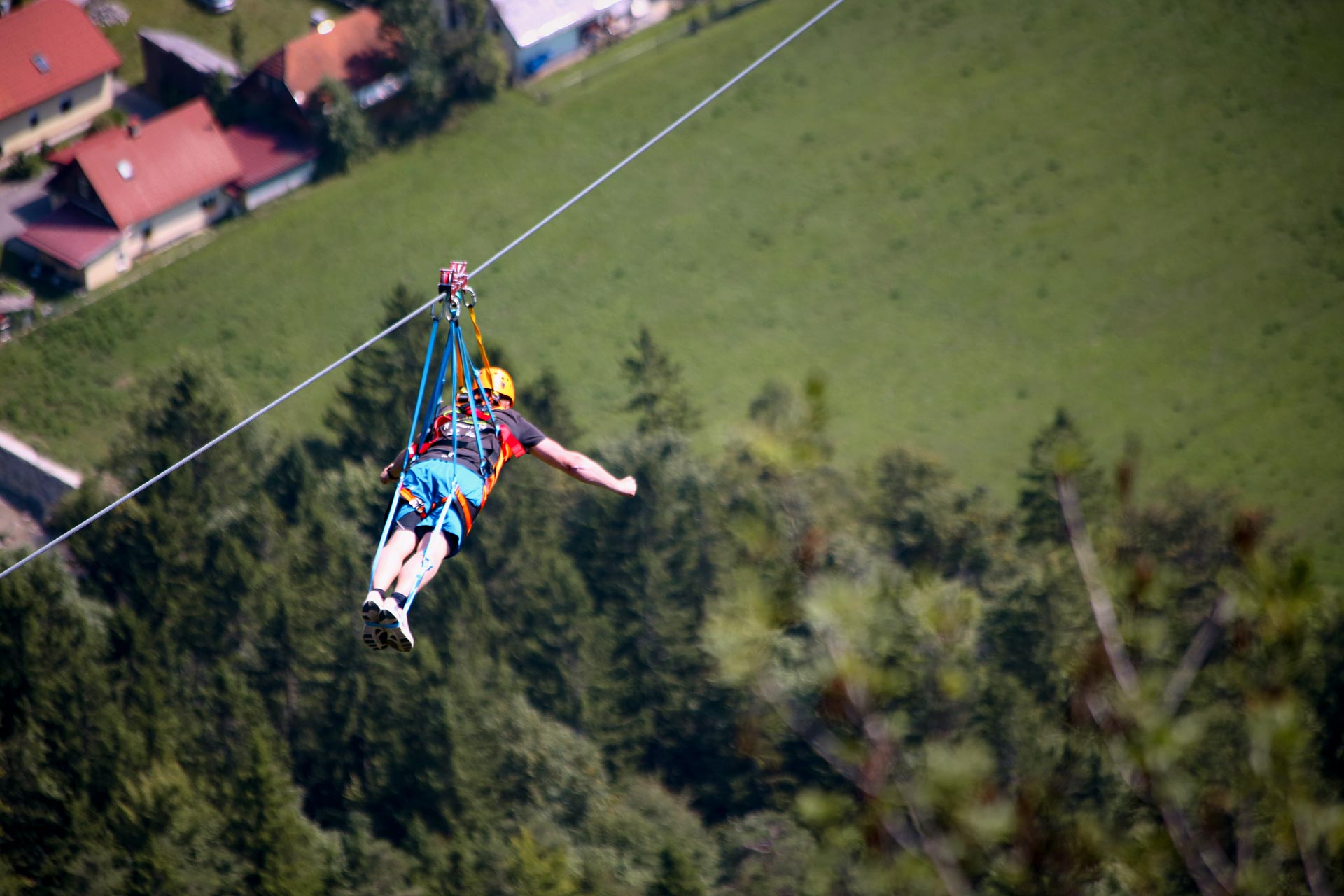 Zipline za spust v dolino po opravljeni ferati pri Črni na Koroškem