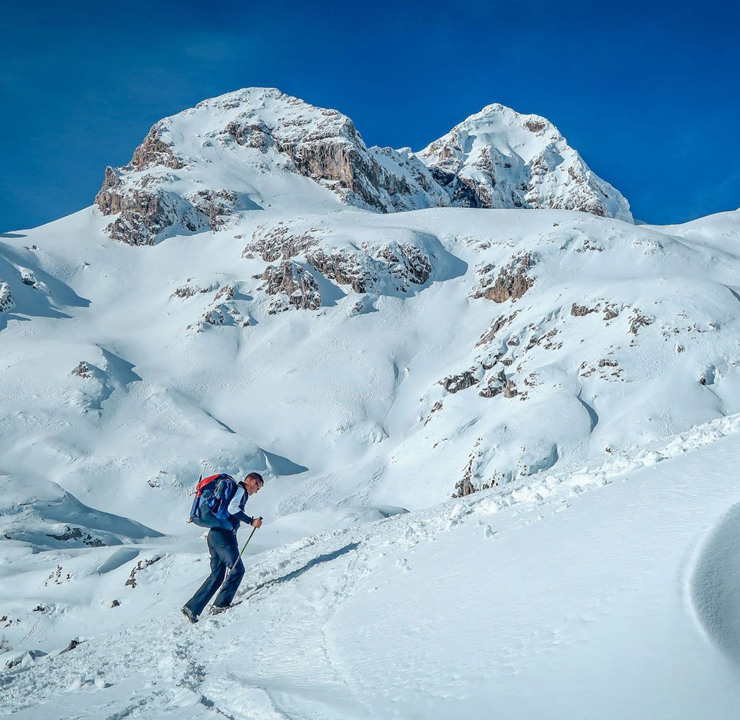 Ture različnih težavnosti kjer se pridružite skupini