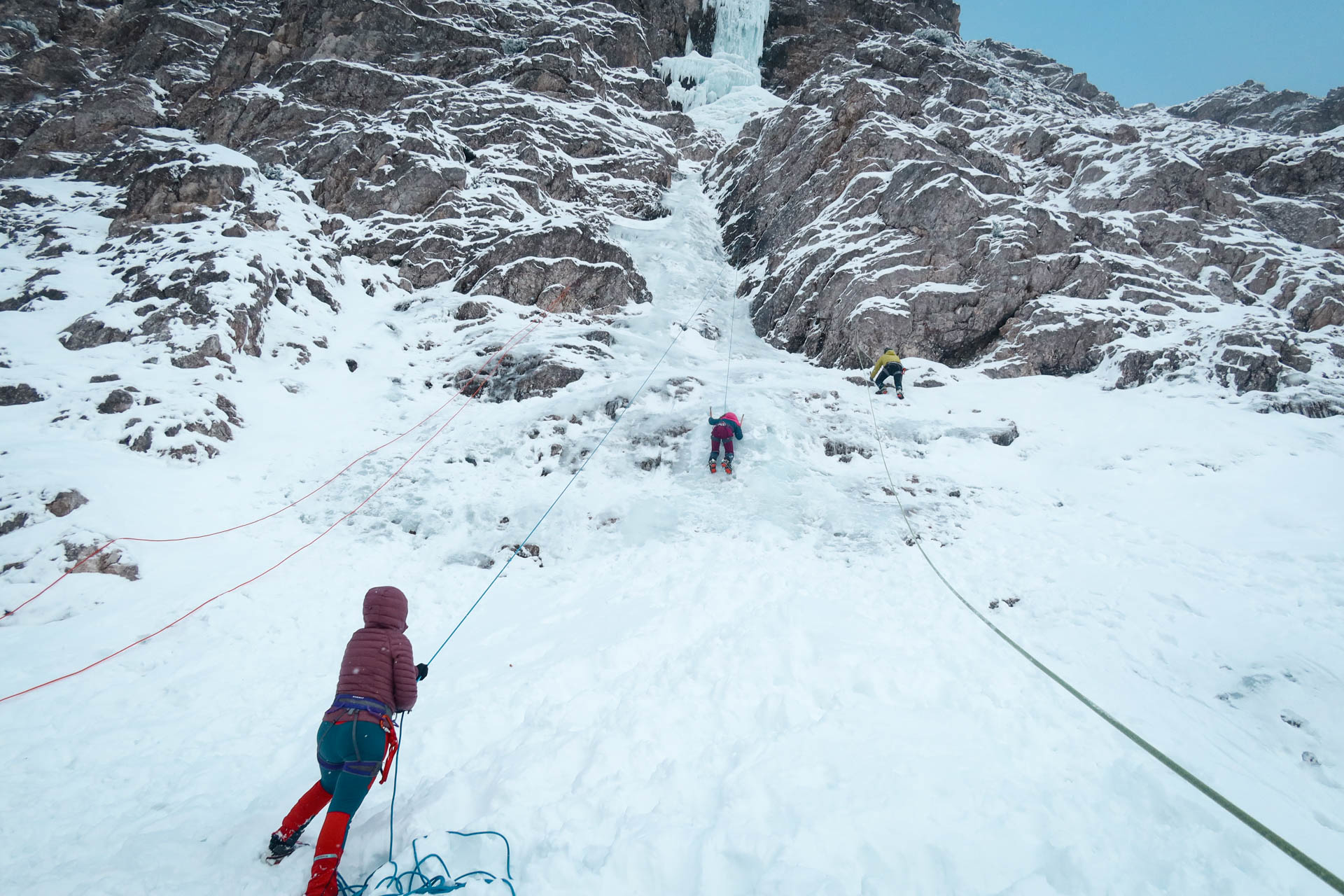 Gorskovodniške ture v ledenih slapovih.