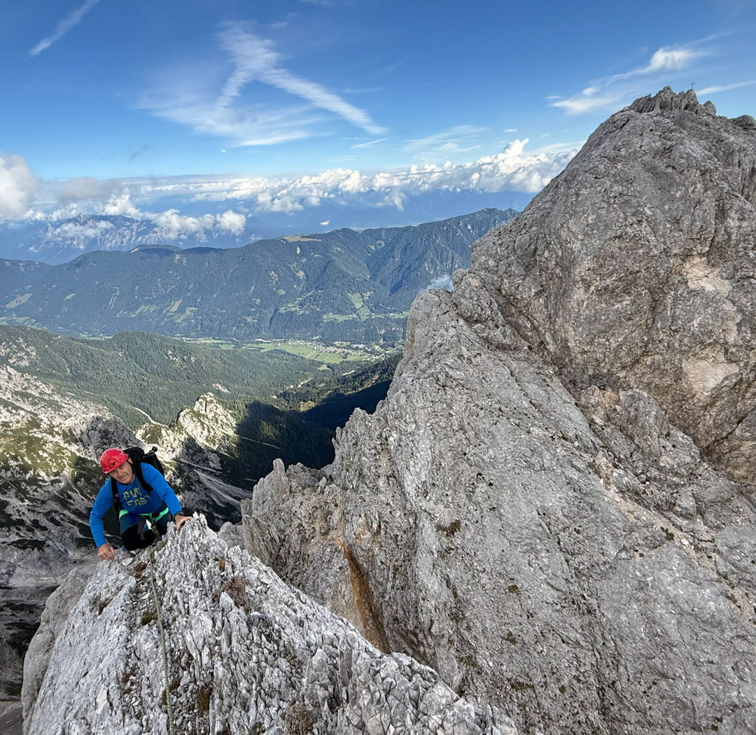 Različna vodenja na vrhe Slovenije in po tujini
