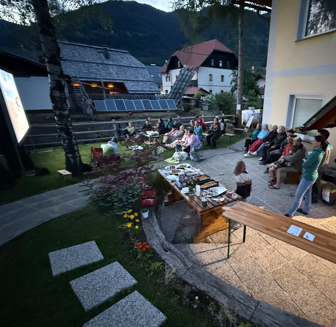 Poletni dogotki pred Pisarno Kofler sport