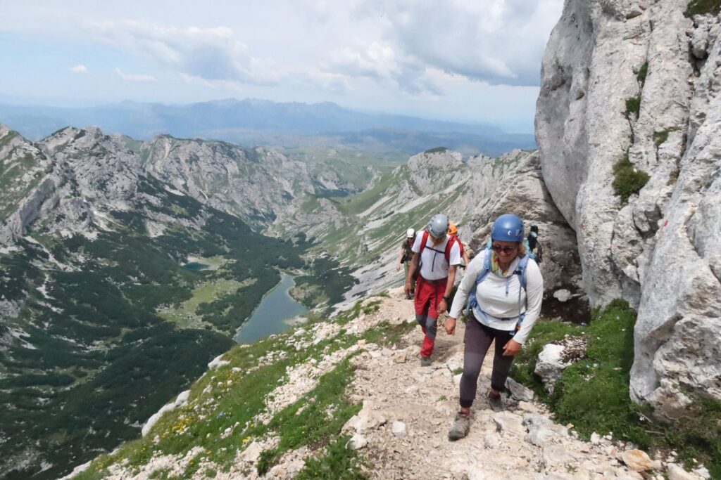 Pohodniška izkušnja v Črni gori med divjimi vršaci in prekrasno naravno okolico